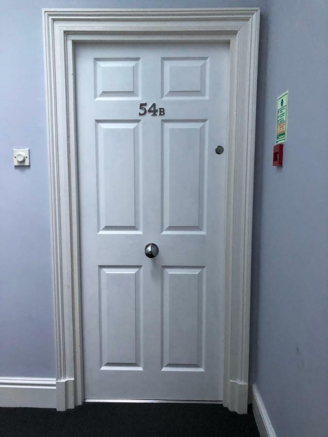 Most Central Luxury Apartment - Sleeps 4 & Free Parking! Chester Exterior foto